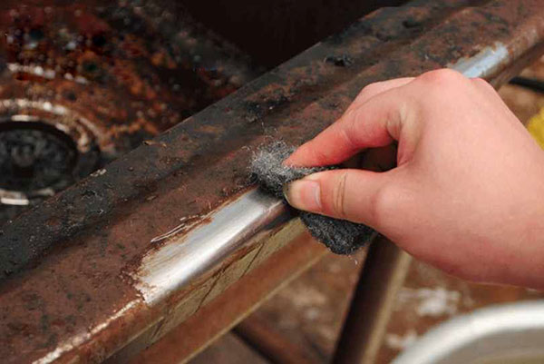 Sử dụng hóa chất tẩy rửa công nghiệp Degrasan